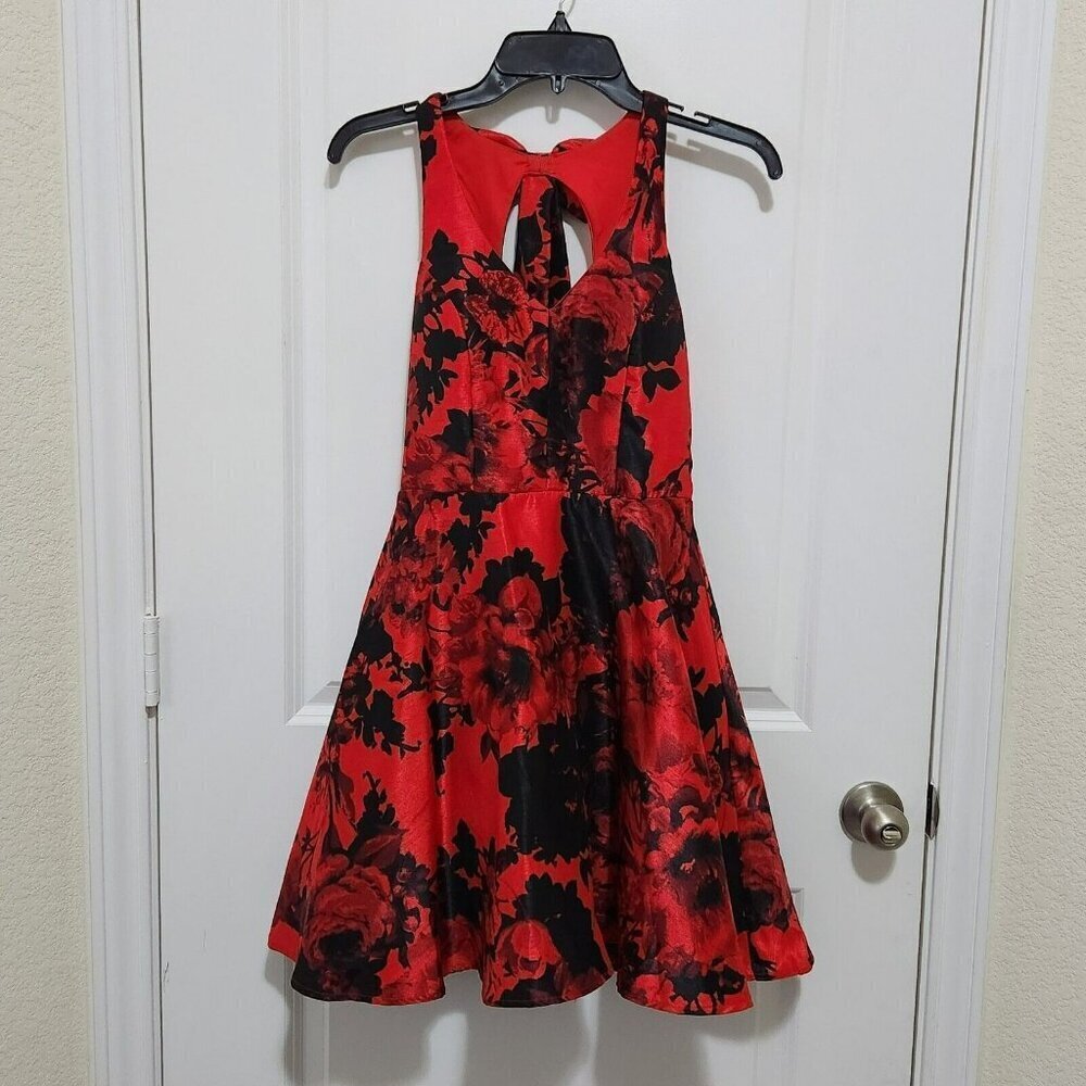 City Vibe Juniors 3 Sleeveless Red Black Floral Back Cut Out Mini Dress
